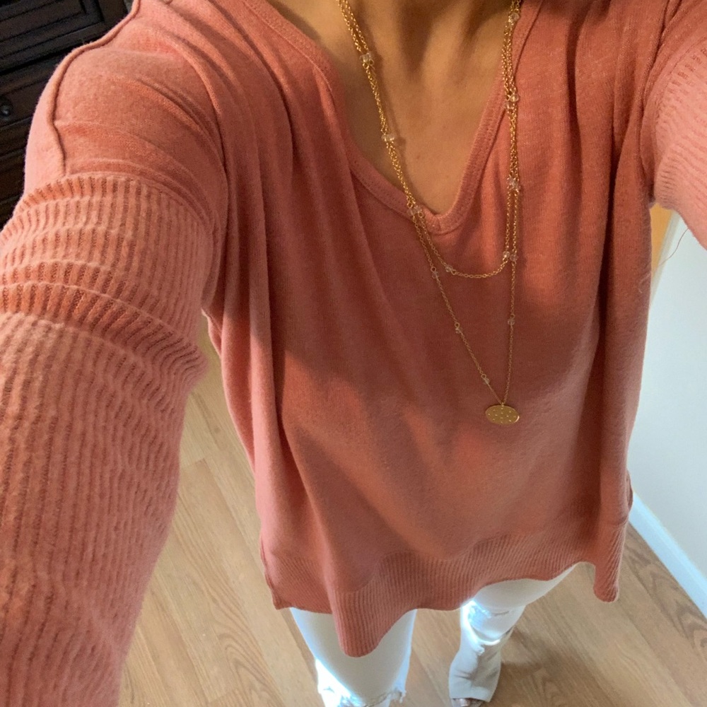 New๐Gorgeous soft ribbed sleeve top - Picture 4 of 8
